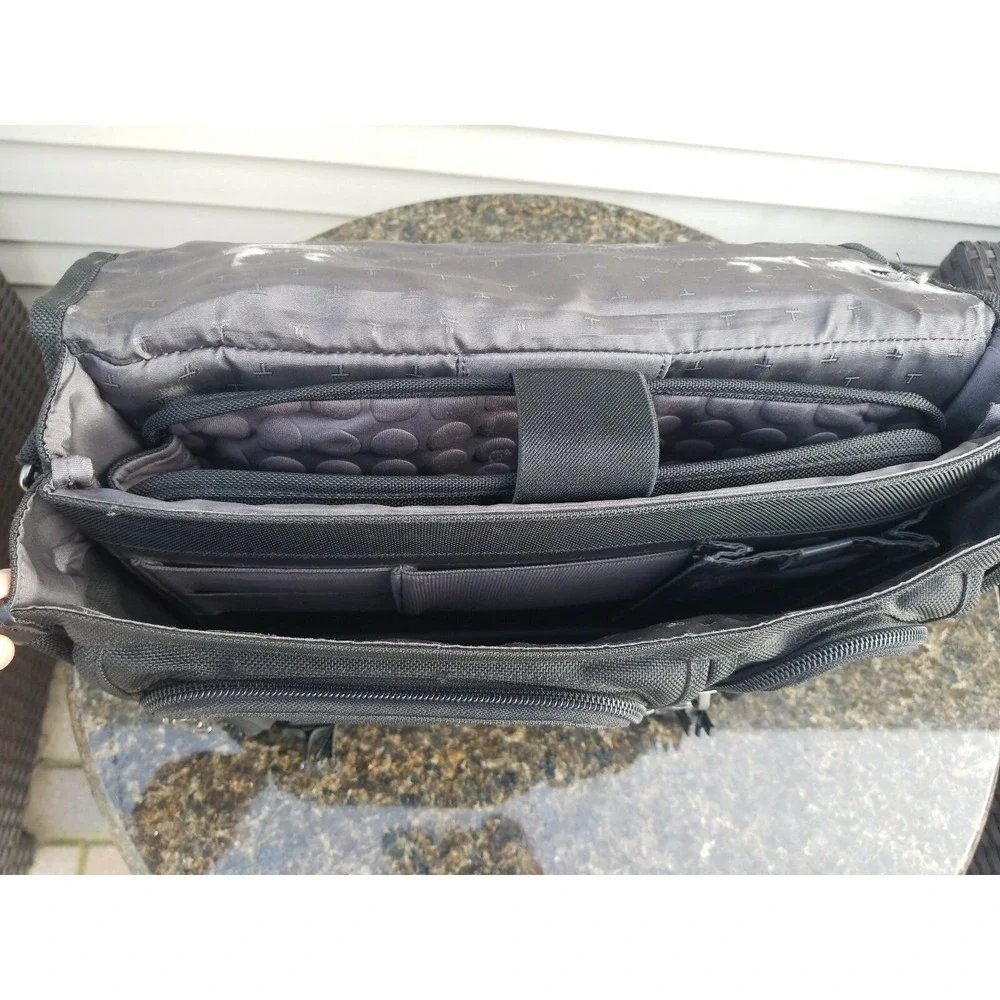 TUMI ALPHA 2 Expandable 26171D4 Nylon Laptop Briefcase - Read description